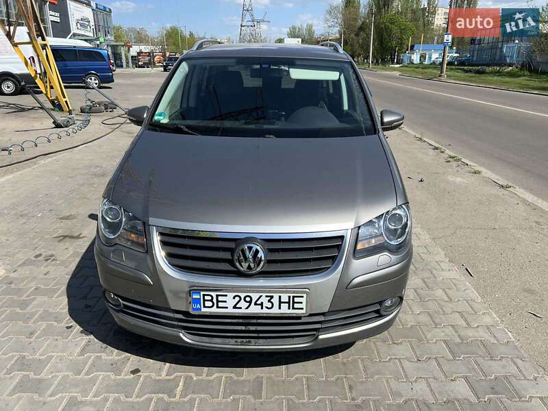 Минивэн Volkswagen Touran 2010 в Николаеве