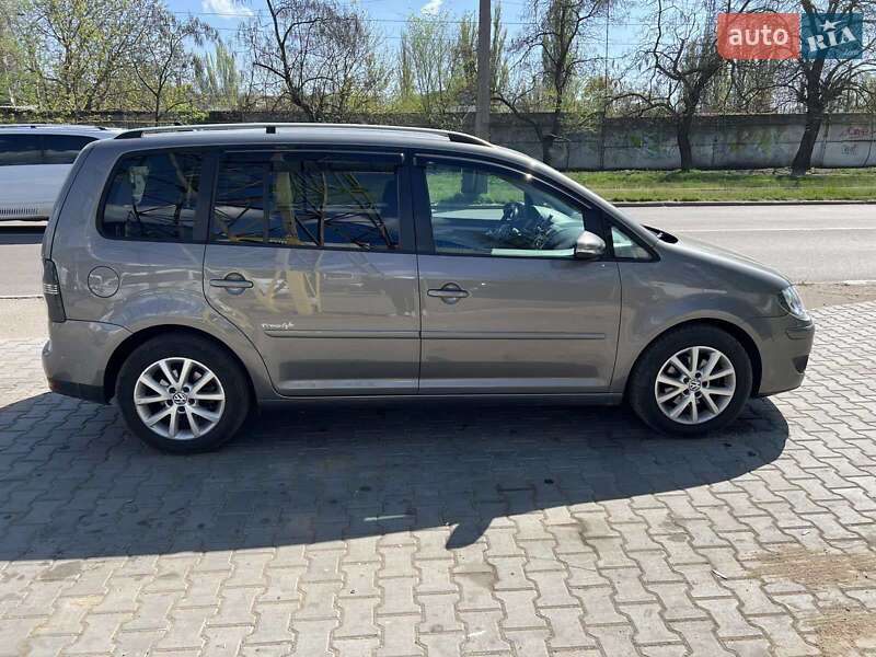 Минивэн Volkswagen Touran 2010 в Николаеве