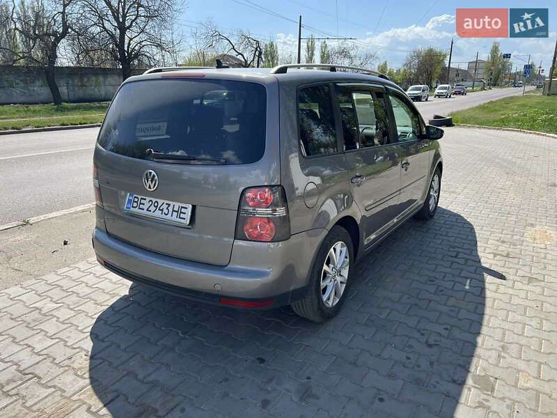 Минивэн Volkswagen Touran 2010 в Николаеве