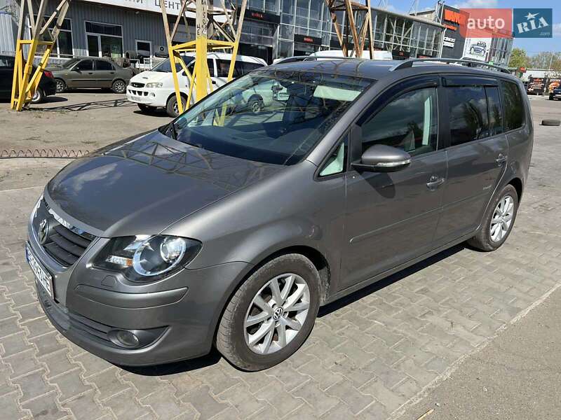 Минивэн Volkswagen Touran 2010 в Николаеве