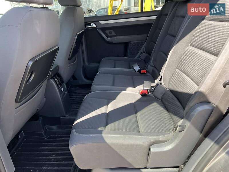 Минивэн Volkswagen Touran 2010 в Николаеве
