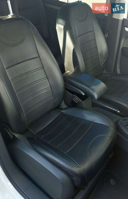 Мінівен Volkswagen Touran 2014 в Ужгороді