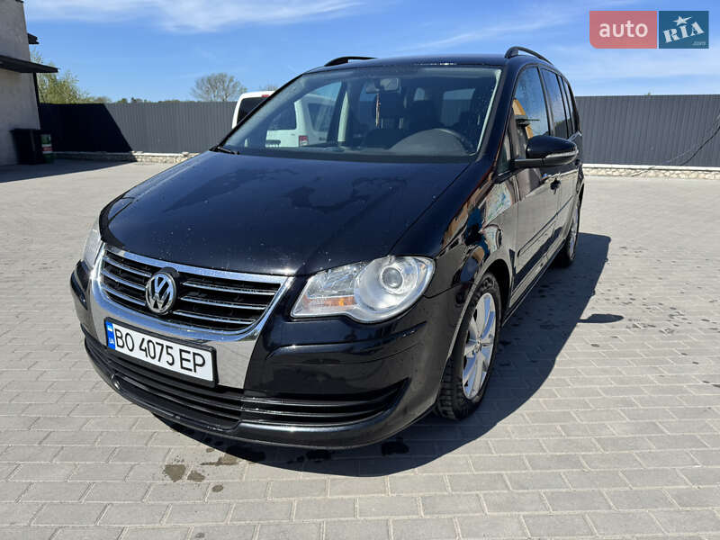 Минивэн Volkswagen Touran 2010 в 