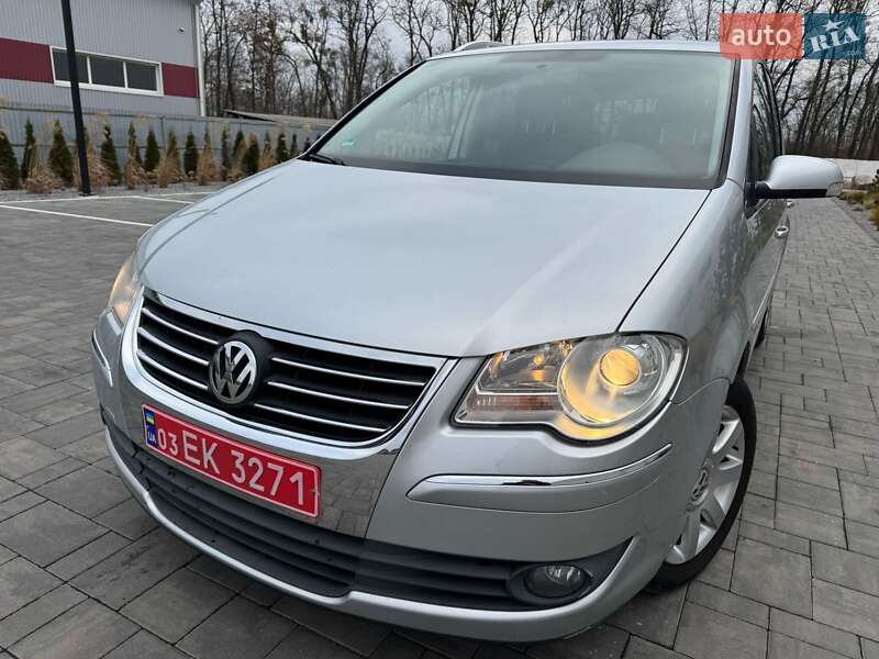 Мінівен Volkswagen Touran 2009 в 