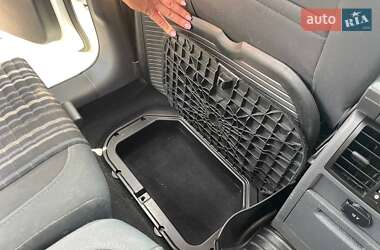 Мінівен Volkswagen Touran 2011 в 