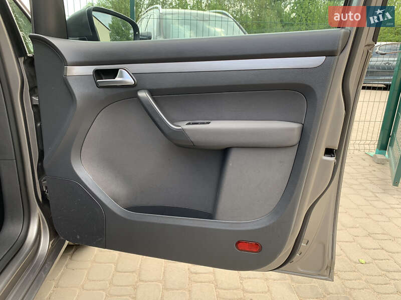 Мінівен Volkswagen Touran 2011 в Бердичеві