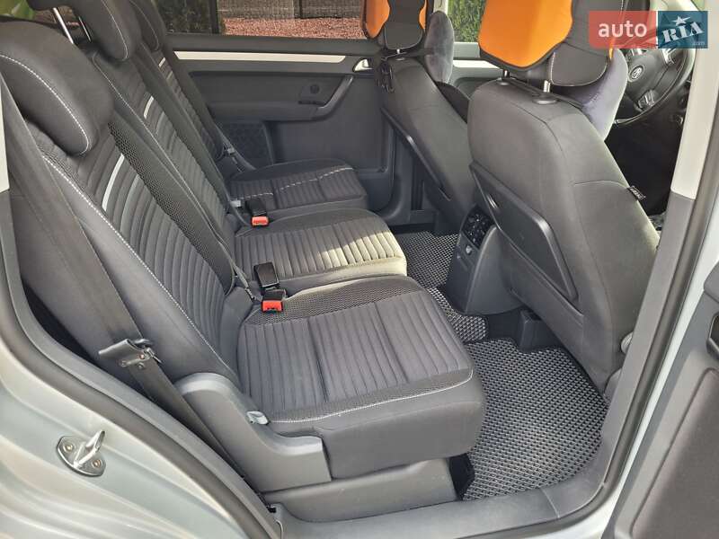 Минивэн Volkswagen Touran 2015 в Болехове