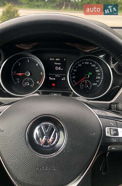 Минивэн Volkswagen Touran 2015 в 