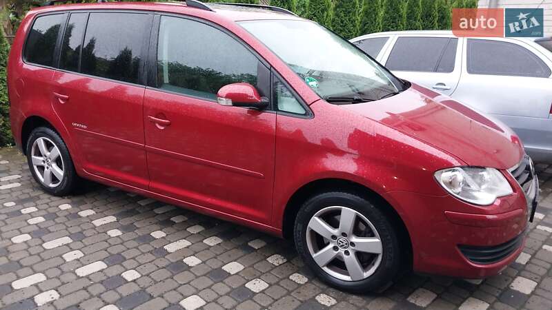 Мінівен Volkswagen Touran 2010 в Великій Багачці