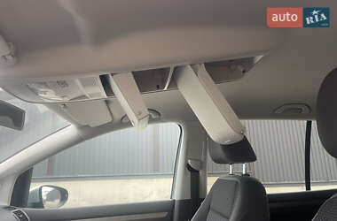 Мінівен Volkswagen Touran 2011 в 