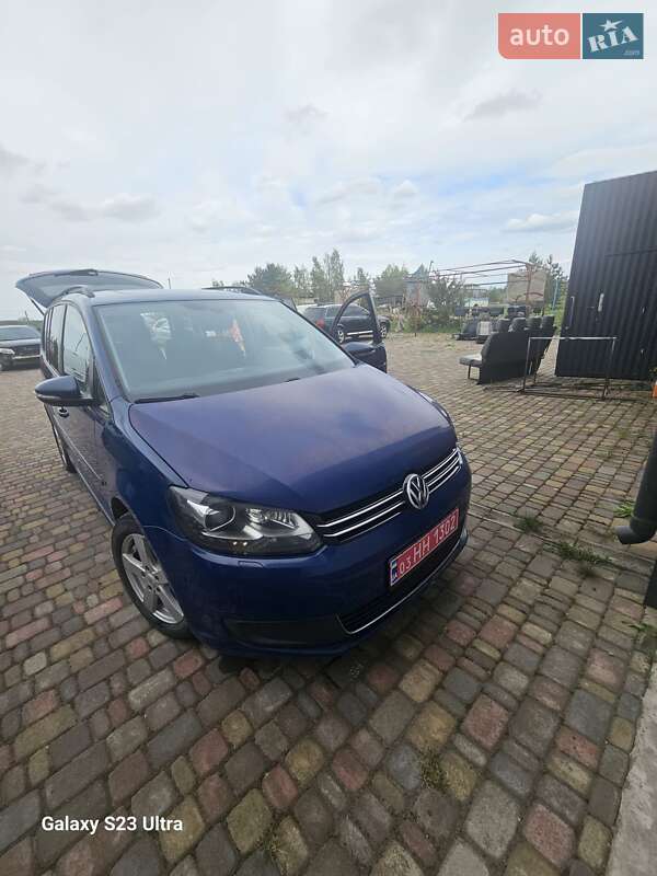 Мінівен Volkswagen Touran 2012 в 