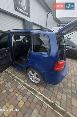 Мінівен Volkswagen Touran 2012 в 