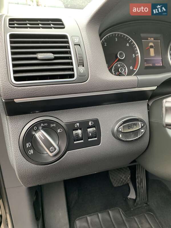 Мінівен Volkswagen Touran 2010 в Заліщиках