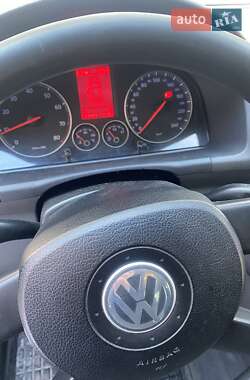 Минивэн Volkswagen Touran 2005 в 