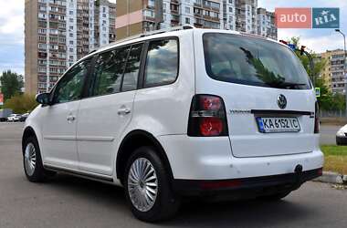 Мінівен Volkswagen Touran 2009 в 