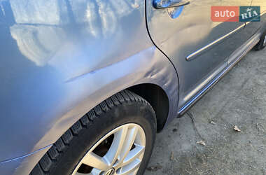 Минивэн Volkswagen Touran 2012 в 