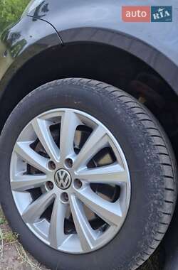 Минивэн Volkswagen Touran 2012 в 