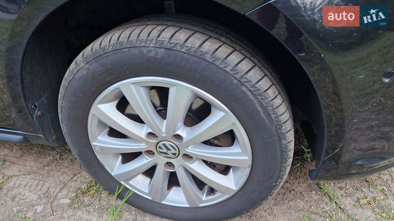 Мінівен Volkswagen Touran 2012 в Черкасах