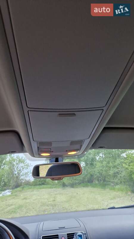 Мінівен Volkswagen Touran 2012 в Черкасах