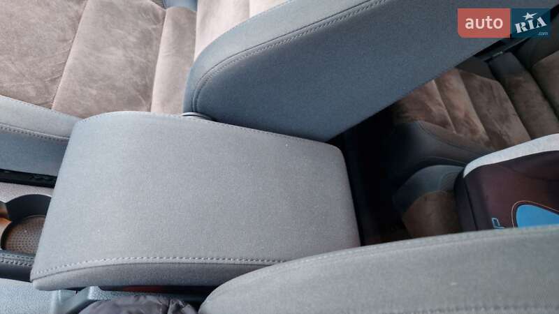 Мінівен Volkswagen Touran 2012 в Черкасах