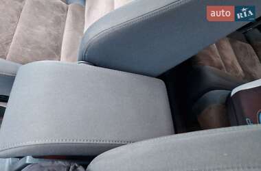 Минивэн Volkswagen Touran 2012 в 