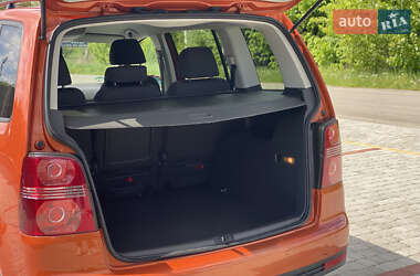 Мінівен Volkswagen Touran 2009 в 