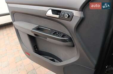 Мінівен Volkswagen Touran 2011 в 
