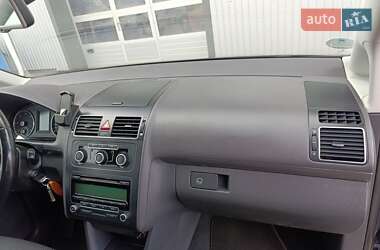 Мінівен Volkswagen Touran 2011 в 