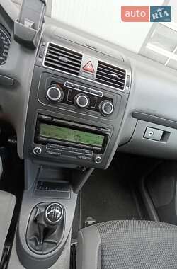 Мінівен Volkswagen Touran 2011 в 