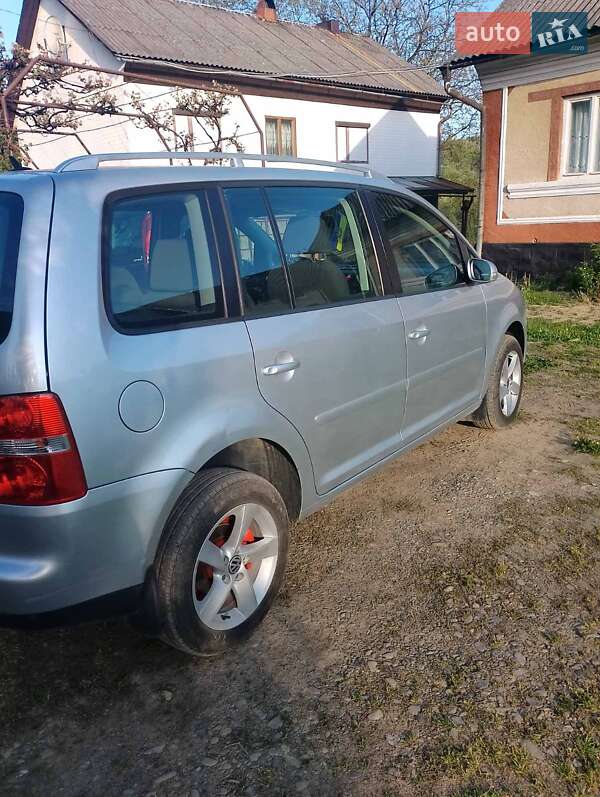 Мінівен Volkswagen Touran 2006 в Тячеві