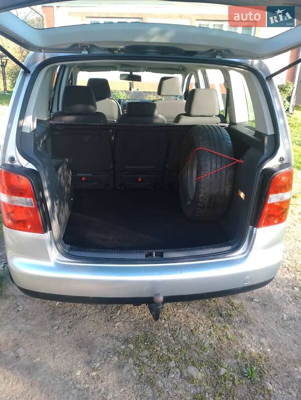Мінівен Volkswagen Touran 2006 в Тячеві