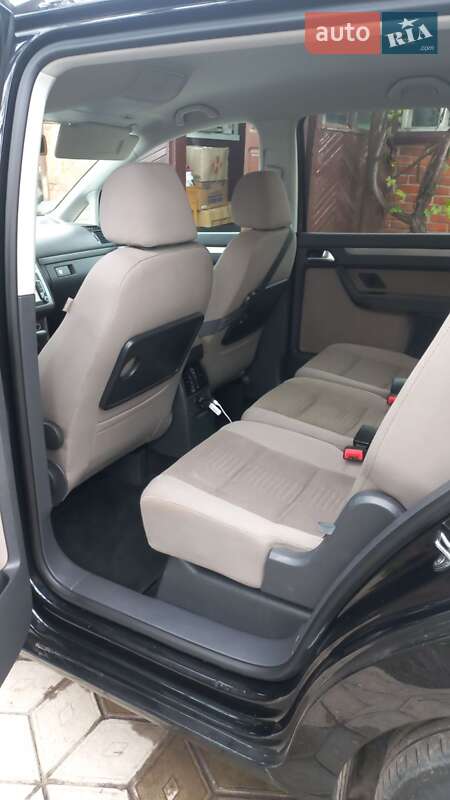 Минивэн Volkswagen Touran 2010 в Ахтырке