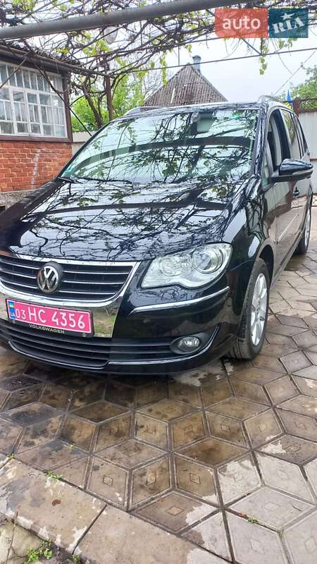 Минивэн Volkswagen Touran 2010 в Ахтырке
