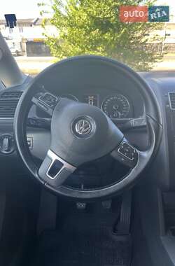 Мінівен Volkswagen Touran 2015 в 