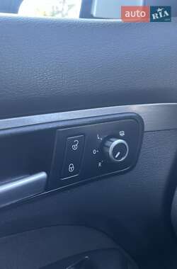Мінівен Volkswagen Touran 2015 в 