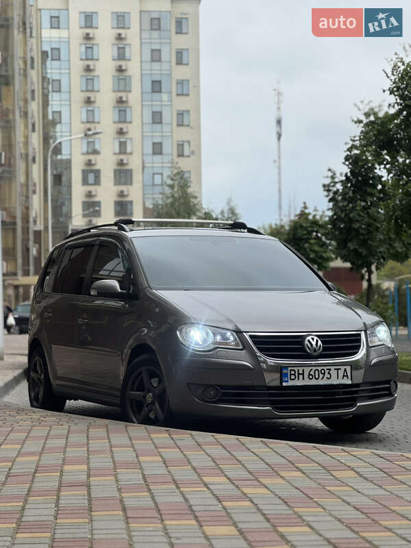 Минивэн Volkswagen Touran 2008 в 