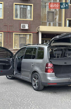 Минивэн Volkswagen Touran 2008 в 