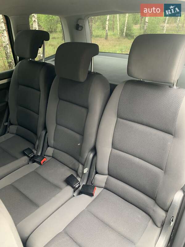 Мінівен Volkswagen Touran 2011 в Зарічному