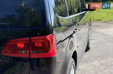 Мінівен Volkswagen Touran 2014 в 