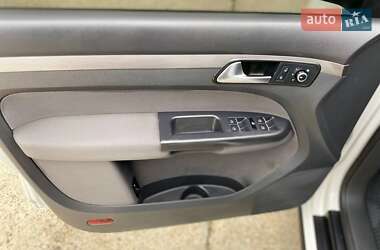 Минивэн Volkswagen Touran 2010 в 
