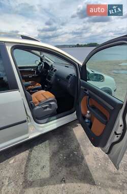 Минивэн Volkswagen Touran 2007 в 