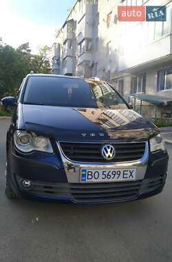 Минивэн Volkswagen Touran 2007 в 