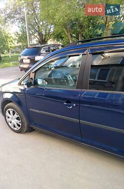 Минивэн Volkswagen Touran 2007 в 