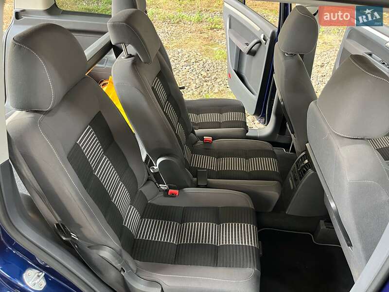 Мінівен Volkswagen Touran 2008 в Луцьку