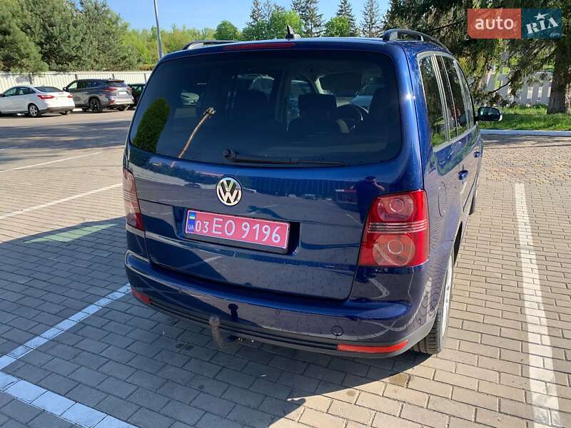 Мінівен Volkswagen Touran 2008 в Луцьку