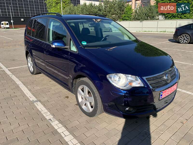 Мінівен Volkswagen Touran 2008 в Луцьку