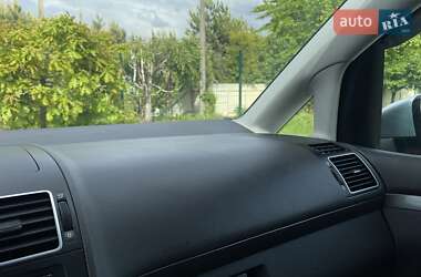 Мінівен Volkswagen Touran 2013 в 