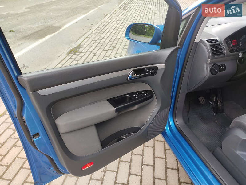 Минивэн Volkswagen Touran 2005 в Красилове