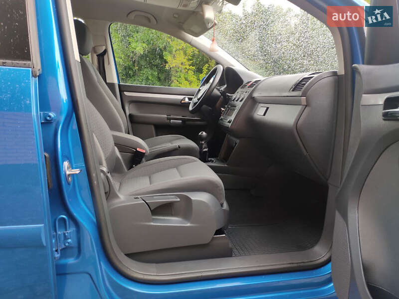 Минивэн Volkswagen Touran 2005 в Красилове