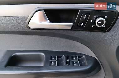Мінівен Volkswagen Touran 2013 в 